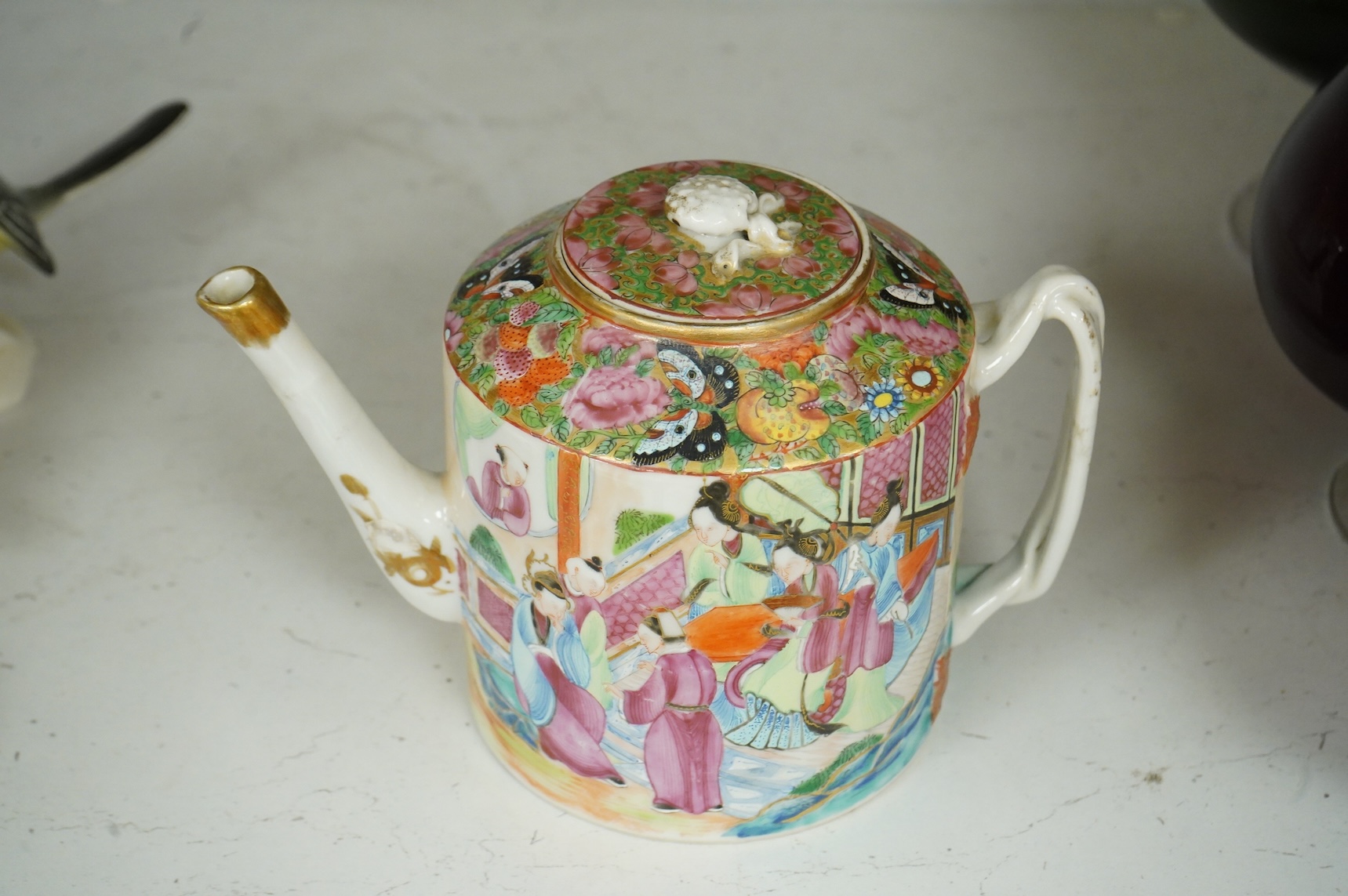 A Chinese famille rose teapot and cover, c.1830, 15cm